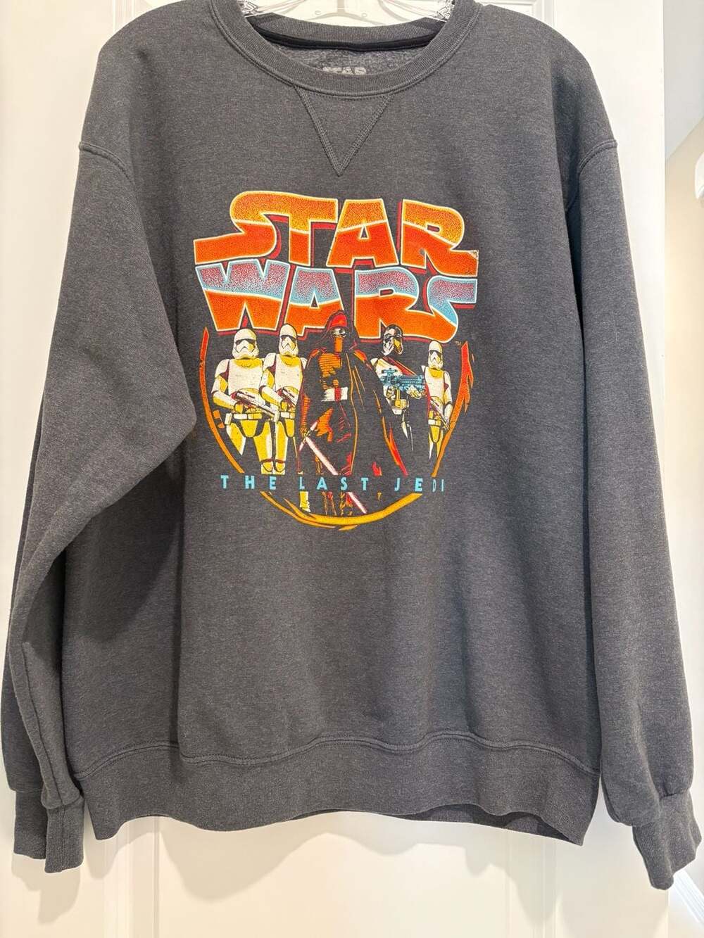 Fifth Sun Star Wars The Last Jedi Sweatshirt Size L Gray Pullover